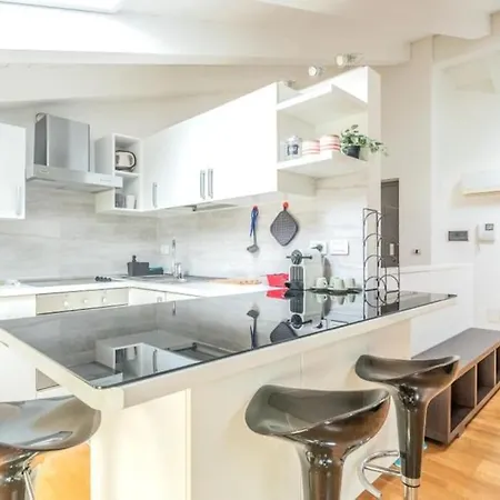 Penthouse Piazza San Giacomo Apartmán